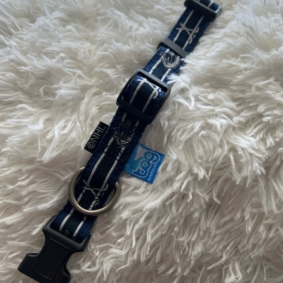 NHL Canucks DOG collar - Size SMALL - Picture 5 of 7